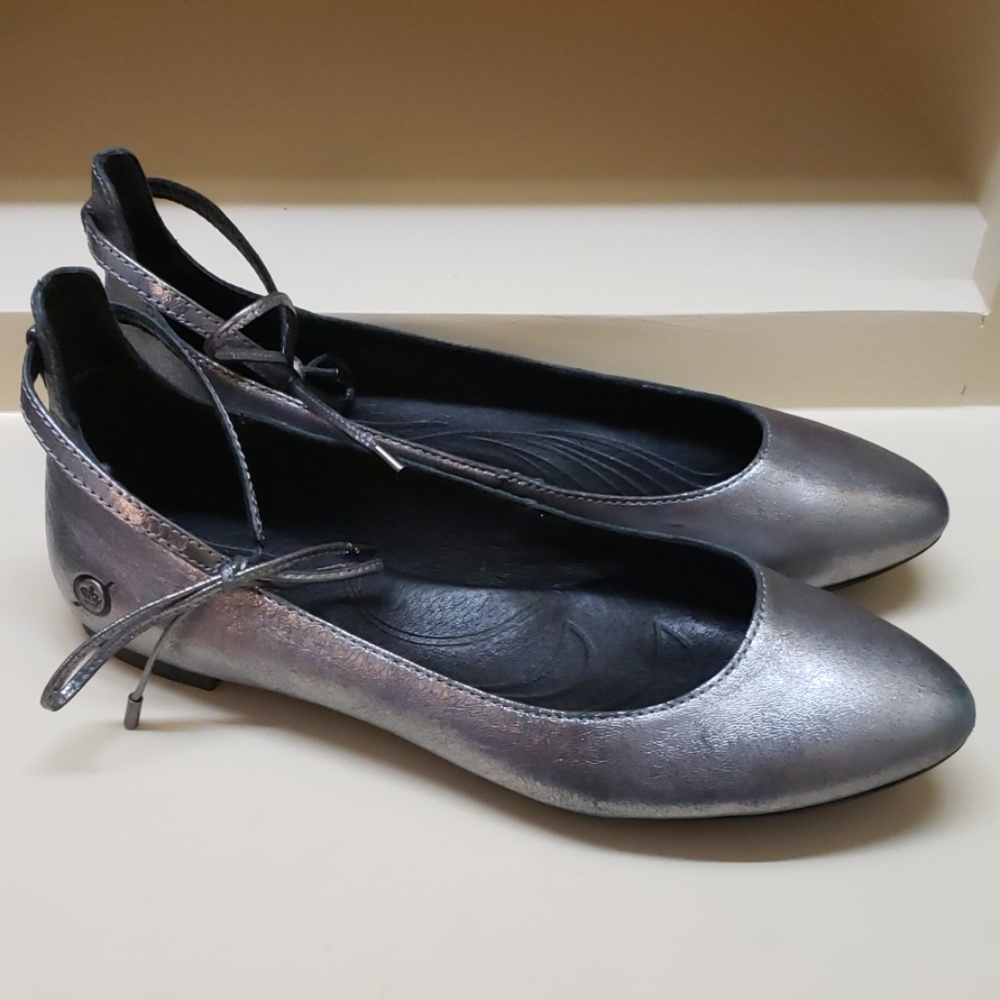 Born flats with ties